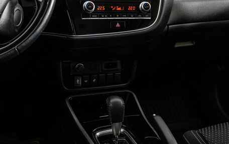 Mitsubishi Outlander III рестайлинг 3, 2021 год, 2 799 000 рублей, 12 фотография