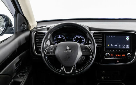 Mitsubishi Outlander III рестайлинг 3, 2021 год, 2 799 000 рублей, 14 фотография