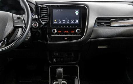 Mitsubishi Outlander III рестайлинг 3, 2021 год, 2 799 000 рублей, 13 фотография