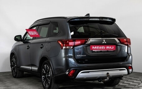 Mitsubishi Outlander III рестайлинг 3, 2021 год, 2 799 000 рублей, 7 фотография