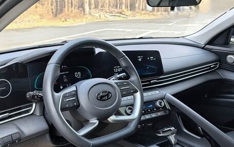 Hyundai Elantra, 2023 год, 1 790 000 рублей, 18 фотография