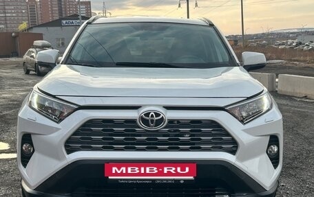 Toyota RAV4, 2020 год, 3 090 000 рублей, 2 фотография