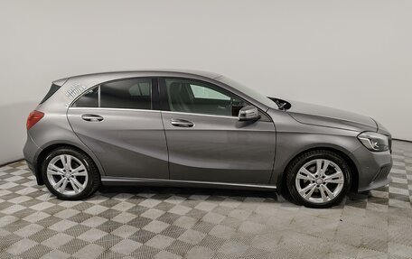 Mercedes-Benz A-Класс, 2015 год, 1 675 000 рублей, 4 фотография