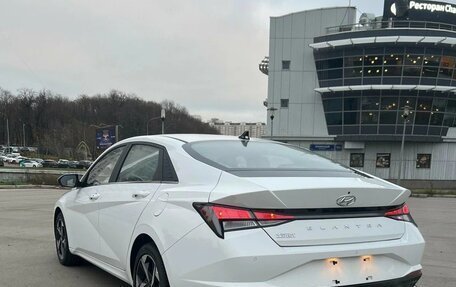 Hyundai Elantra, 2022 год, 1 790 000 рублей, 3 фотография