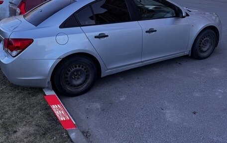 Chevrolet Cruze II, 2010 год, 620 000 рублей, 3 фотография