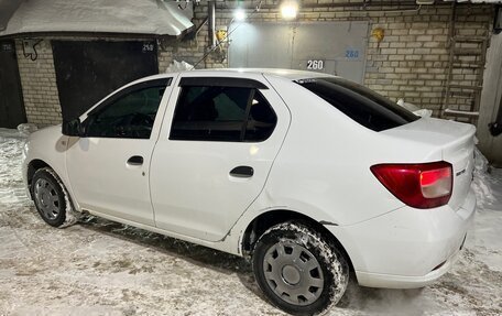 Renault Logan II, 2017 год, 450 000 рублей, 4 фотография