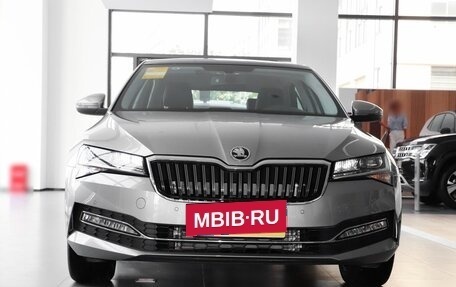 Skoda Superb III рестайлинг, 2025 год, 2 650 000 рублей, 2 фотография