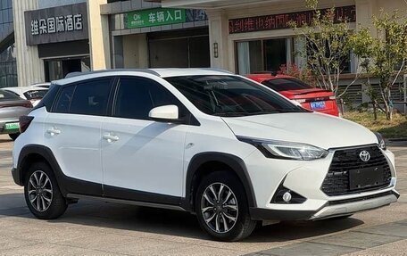 Toyota Yaris Cross, 2023 год, 1 364 000 рублей, 3 фотография