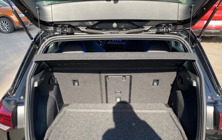 Volkswagen Golf R, 2024 год, 6 500 000 рублей, 17 фотография