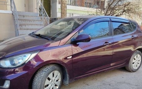 Hyundai Solaris II рестайлинг, 2011 год, 820 000 рублей, 2 фотография