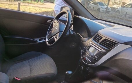 Hyundai Solaris II рестайлинг, 2011 год, 820 000 рублей, 6 фотография