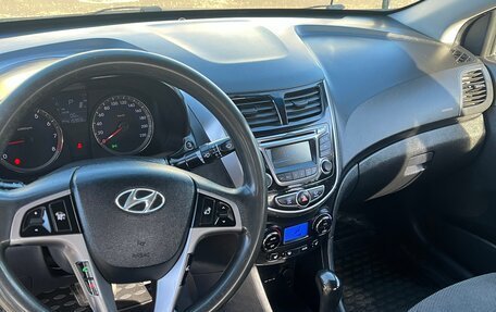 Hyundai Solaris II рестайлинг, 2013 год, 444 000 рублей, 17 фотография