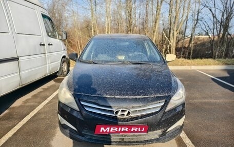Hyundai Solaris II рестайлинг, 2015 год, 390 000 рублей, 1 фотография