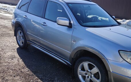 Mitsubishi Outlander III рестайлинг 3, 2005 год, 600 000 рублей, 2 фотография