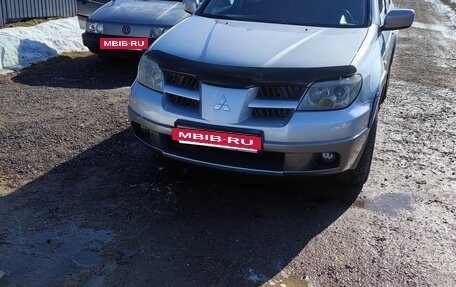 Mitsubishi Outlander III рестайлинг 3, 2005 год, 600 000 рублей, 3 фотография