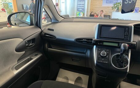 Toyota Wish II, 2011 год, 1 349 000 рублей, 14 фотография