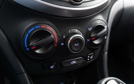 Hyundai Solaris II рестайлинг, 2015 год, 1 359 000 рублей, 18 фотография