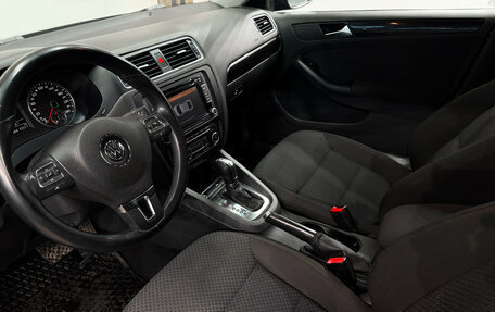 Volkswagen Jetta VI, 2011 год, 850 000 рублей, 11 фотография