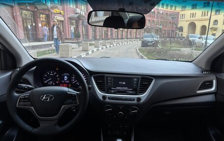 Hyundai Solaris II рестайлинг, 2017 год, 930 000 рублей, 13 фотография