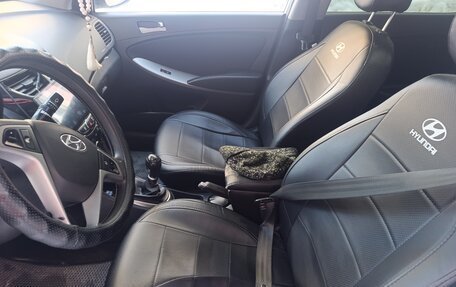 Hyundai Solaris II рестайлинг, 2016 год, 1 200 000 рублей, 4 фотография