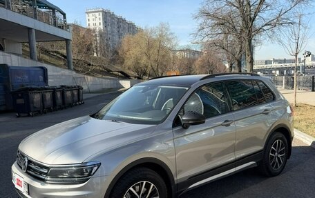 Volkswagen Tiguan II, 2019 год, 3 300 000 рублей, 2 фотография