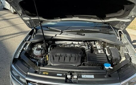 Volkswagen Tiguan II, 2019 год, 3 300 000 рублей, 28 фотография