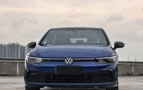 Volkswagen Golf VIII, 2022 год, 2 100 000 рублей, 2 фотография