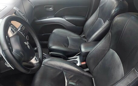 Mitsubishi Outlander III рестайлинг 3, 2006 год, 800 000 рублей, 6 фотография