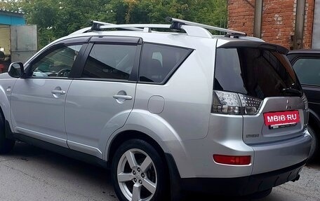 Mitsubishi Outlander III рестайлинг 3, 2006 год, 800 000 рублей, 4 фотография