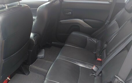 Mitsubishi Outlander III рестайлинг 3, 2006 год, 800 000 рублей, 16 фотография