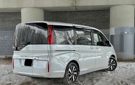 Honda Stepwgn IV, 2017 год, 1 350 000 рублей, 3 фотография