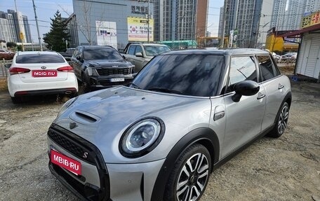 MINI Clubman, 2023 год, 2 460 000 рублей, 1 фотография