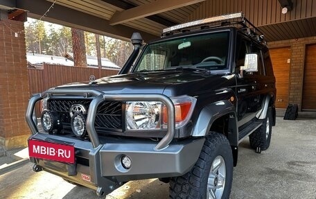 Toyota Land Cruiser 70, 2010 год, 3 999 000 рублей, 2 фотография