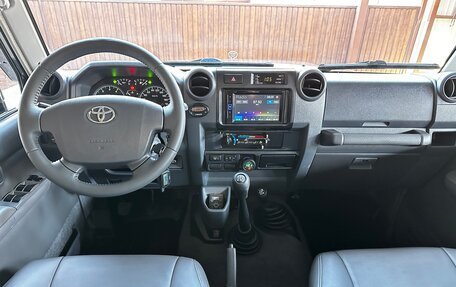 Toyota Land Cruiser 70, 2010 год, 3 999 000 рублей, 22 фотография