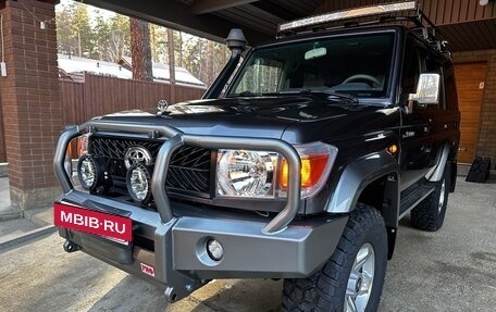 Toyota Land Cruiser 70, 2010 год, 3 999 000 рублей, 21 фотография