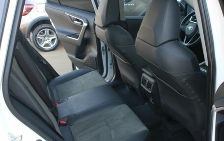 Toyota RAV4, 2024 год, 3 890 000 рублей, 13 фотография