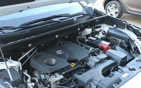 Toyota RAV4, 2024 год, 3 890 000 рублей, 9 фотография