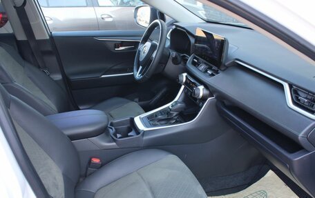 Toyota RAV4, 2024 год, 3 890 000 рублей, 12 фотография