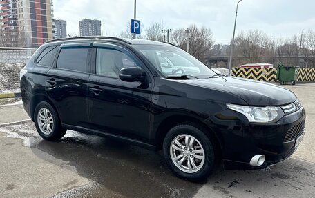 Mitsubishi Outlander III рестайлинг 3, 2014 год, 1 295 000 рублей, 3 фотография