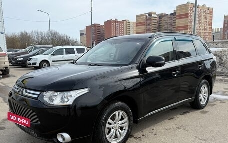 Mitsubishi Outlander III рестайлинг 3, 2014 год, 1 295 000 рублей, 2 фотография