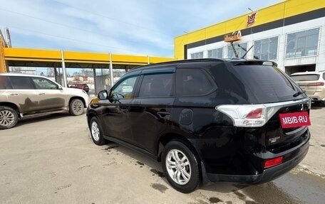 Mitsubishi Outlander III рестайлинг 3, 2014 год, 1 295 000 рублей, 5 фотография