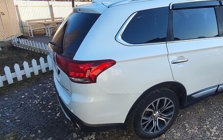 Mitsubishi Outlander III рестайлинг 3, 2018 год, 2 690 000 рублей, 4 фотография