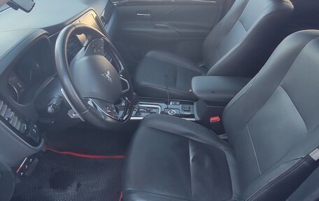 Mitsubishi Outlander III рестайлинг 3, 2018 год, 2 690 000 рублей, 6 фотография