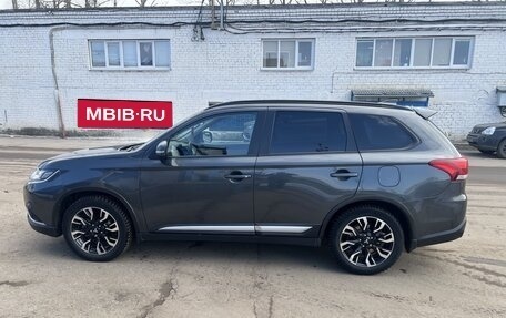 Mitsubishi Outlander III рестайлинг 3, 2022 год, 3 200 000 рублей, 4 фотография