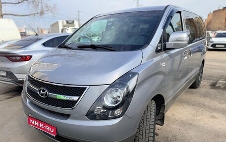 Hyundai Grand Starex Grand Starex I рестайлинг 2, 2015 год, 3 000 000 рублей, 1 фотография