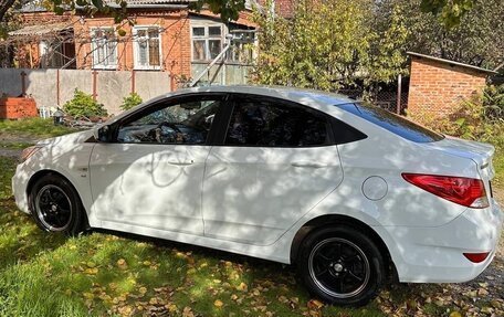 Hyundai Solaris II рестайлинг, 2013 год, 800 000 рублей, 6 фотография