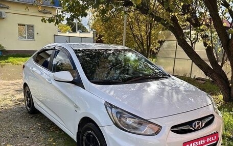 Hyundai Solaris II рестайлинг, 2013 год, 800 000 рублей, 3 фотография