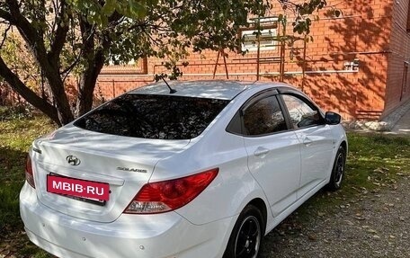 Hyundai Solaris II рестайлинг, 2013 год, 800 000 рублей, 5 фотография