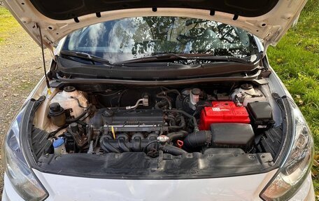 Hyundai Solaris II рестайлинг, 2013 год, 800 000 рублей, 15 фотография