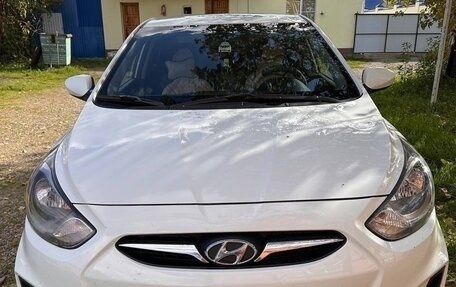 Hyundai Solaris II рестайлинг, 2013 год, 800 000 рублей, 8 фотография